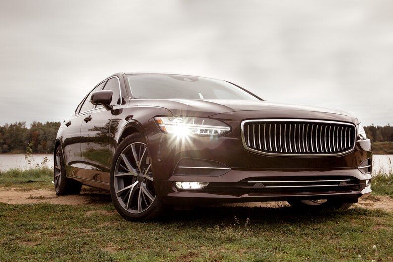 Tips for Booking Affordable Luxury Car Rentals in Dubai  